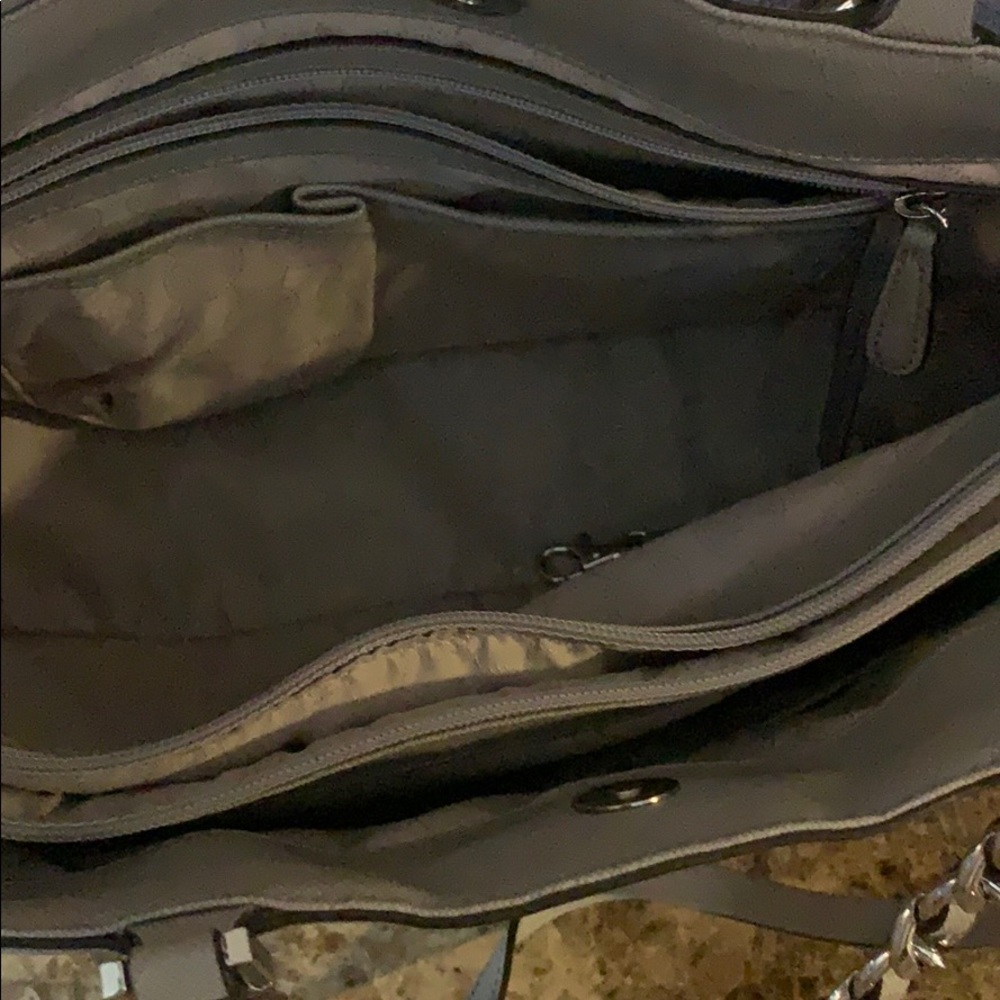 MK Grey Chain Tote  🔗🦋 - Picture 4 of 6